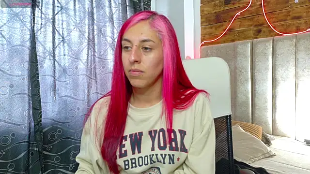 Snapshot of Alektra_bryce chatting on September 18, 8:07 pm Alektra bryce online show from September 18, 8:07 pm