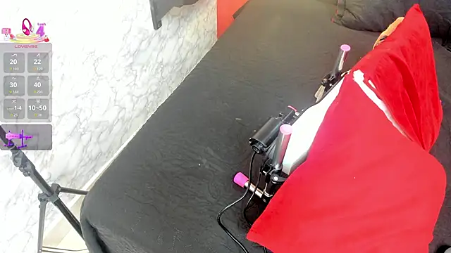 IVISBOUNCYASS online show from March 26, 12:40 pm