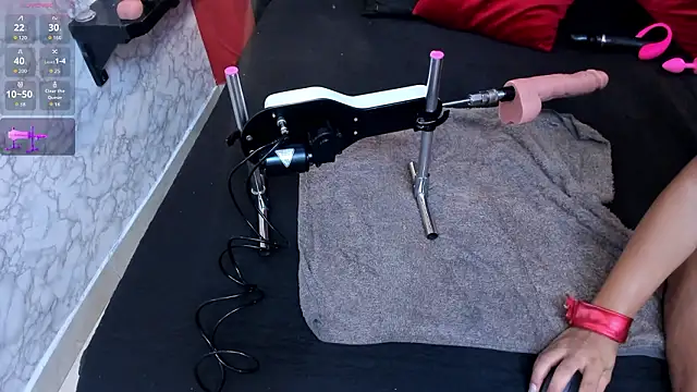 IVISBOUNCYASS online show from February 8, 1:04 pm