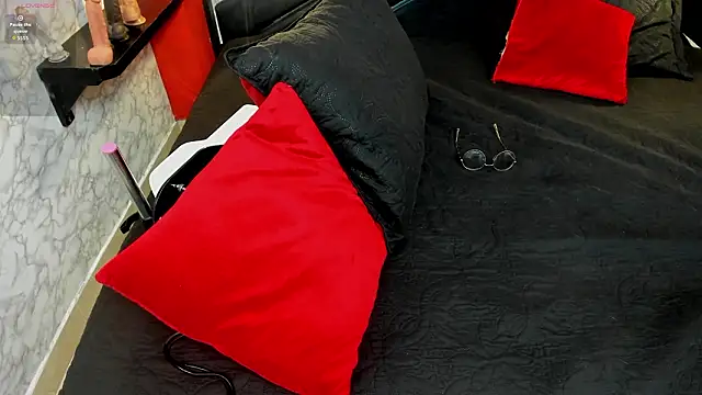 IVISBOUNCYASS online show from February 5, 12:52 pm