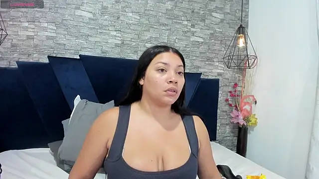 Sophia Brunett online show from November 6, 12:00 pm