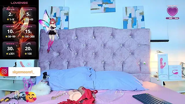 Skye Moore online show from October 6, 12:00 pm