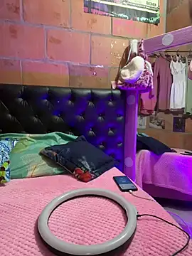 Skye Moore online show from April 13, 2:24 am