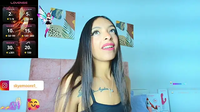 Skye Moore online show from November 11, 7:33 pm