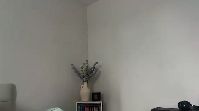 skyejde online show from February 16, 2:28 pm