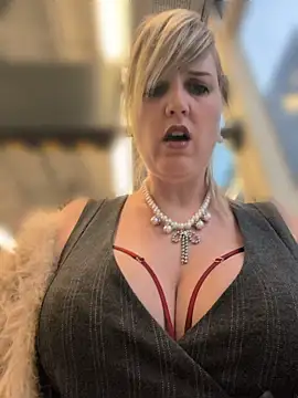 Sexybiene969 online show from April 14, 4:18 pm