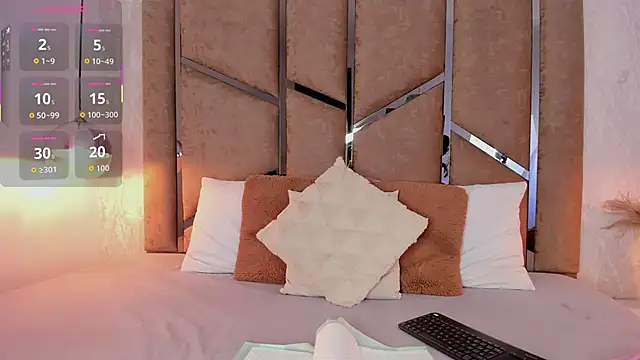 Giselle Lauren online show from September 15, 12:35 pm