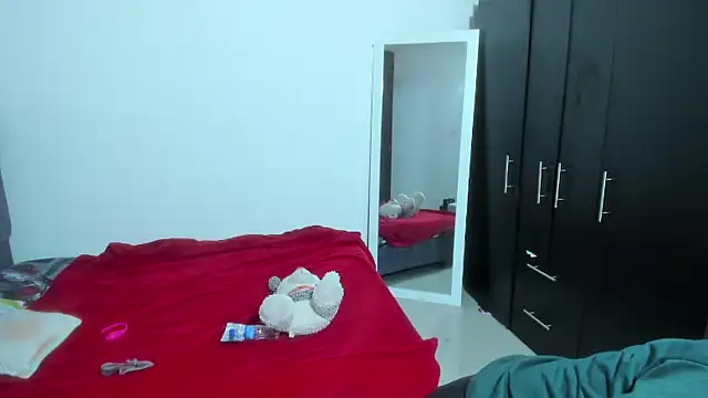 enyelsalas2 online show from December 4, 1:52 am