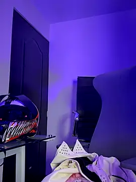 Laura-Khalifa online show from November 25, 6:04 am