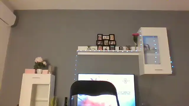 LittleMia 95 online show from November 15, 3:02 pm