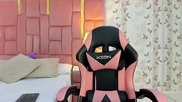 ArianaFranco online show from December 3, 5:37 pm