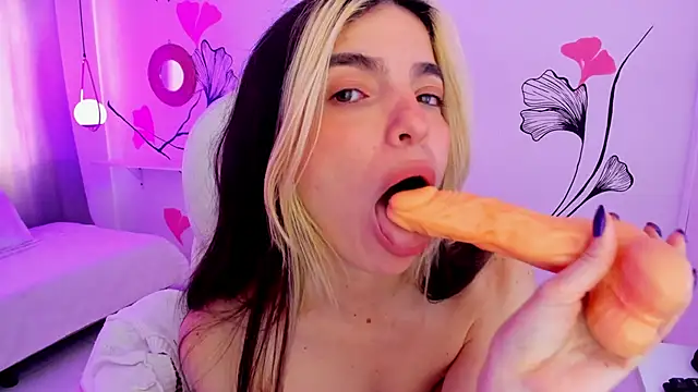 Isabela Fiorelli online show from November 14, 3:34 pm