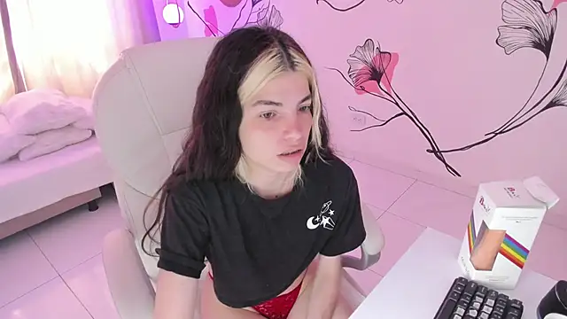 Isabela Fiorelli online show from September 25, 1:10 pm