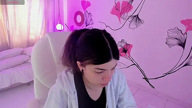Isabela Fiorelli online show from May 2, 1:47 pm