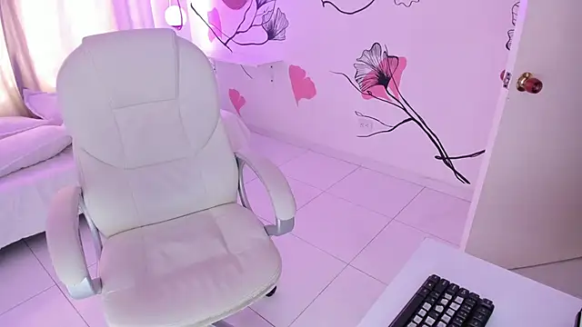 Isabela Fiorelli online show from October 4, 1:28 pm