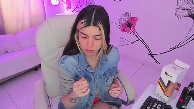 Isabela Fiorelli online show from November 23, 1:46 pm