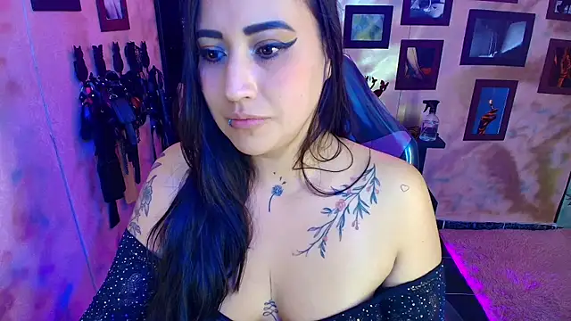 Snapshot of cherryy_bombshelll chatting on September 27, 7:43 pm cherryy bombshelll online show from September 27, 7:43 pm