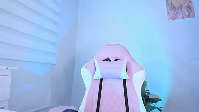 mikusitq  online show from June 25, 12:10 am