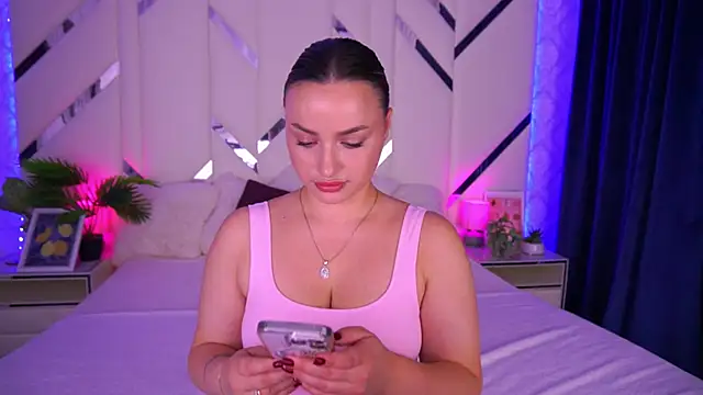 Snapshot of LindsieGreyy chatting on October 5, 7:02 am LindsieGreyy online show from October 5, 7:02 am