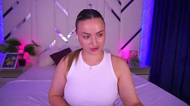 Snapshot of LindsieGreyy chatting on October 1, 6:29 am LindsieGreyy online show from October 1, 6:29 am
