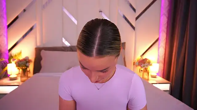 LindsieGreyy online show from July 29, 1:00 pm