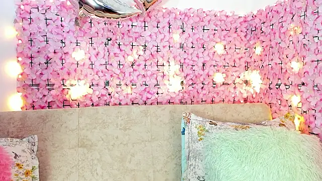 Lynda Bonnie online show from February 28, 5:12 pm