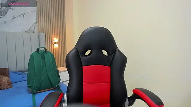 MELINAMARTINS online show from January 13, 8:35 pm