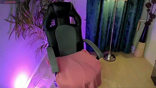 Lika 0ne online show from November 1, 10:41 am