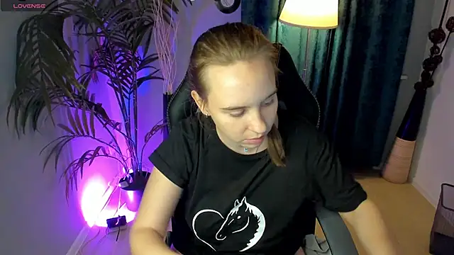 Snapshot of Lika_0ne chatting on October 4, 12:22 pm Lika 0ne online show from October 4, 12:22 pm
