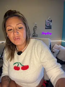 bossyroxy84 online show from December 15, 6:57 pm