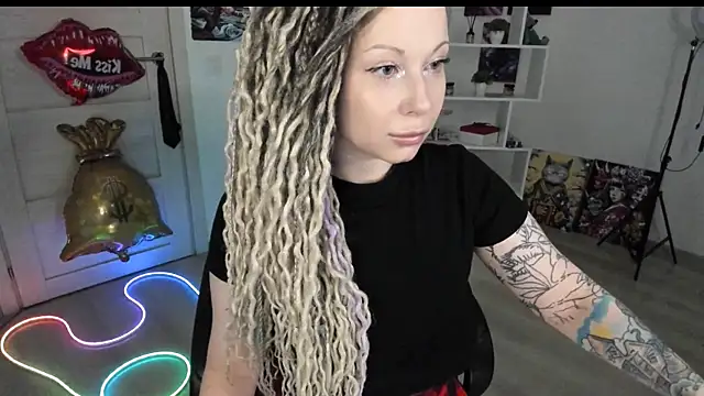 HoneySallyMoore online show from May 14, 1:11 am