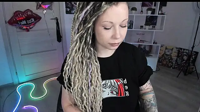 HoneySallyMoore online show from April 15, 8:20 pm