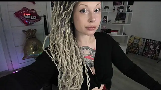 HoneySallyMoore online show from June 13, 7:33 pm