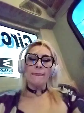 CandieGilson   online show from April 8, 10:50 am