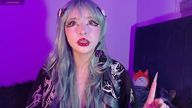 purplelilith3 online show from June 16, 11:11 am