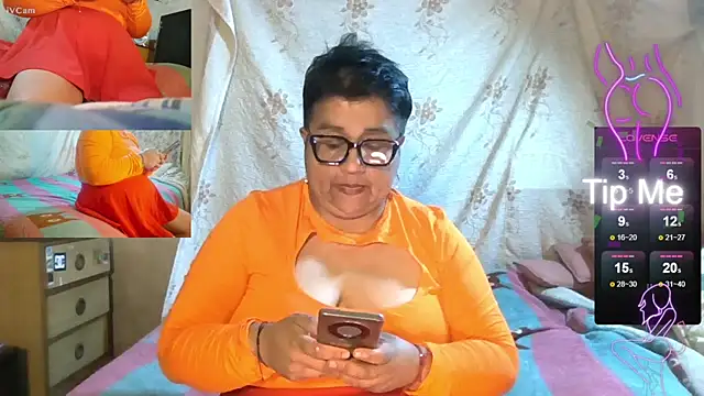 erinadarling79 online show from October 4, 2:17 am