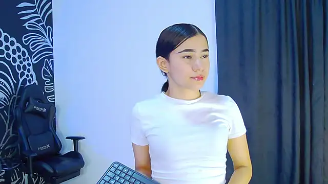 Arii moon online show from December 4, 9:37 pm