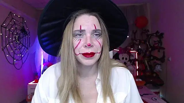 TessaDaybreak online show from October 31, 8:18 am