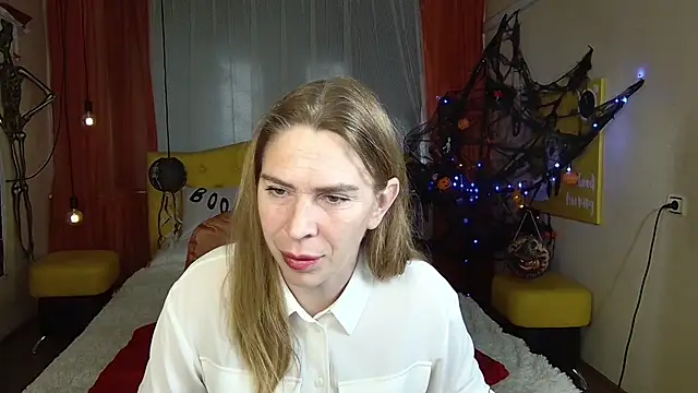 TessaDaybreak online show from October 15, 7:44 am