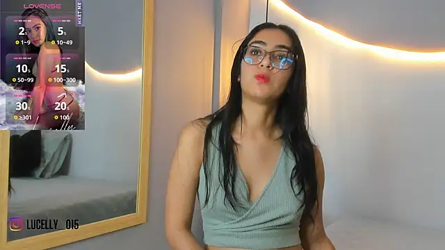 Snapshot of lucelly_15 chatting on October 16, 12:08 pm lucelly 15 online show from October 16, 12:08 pm