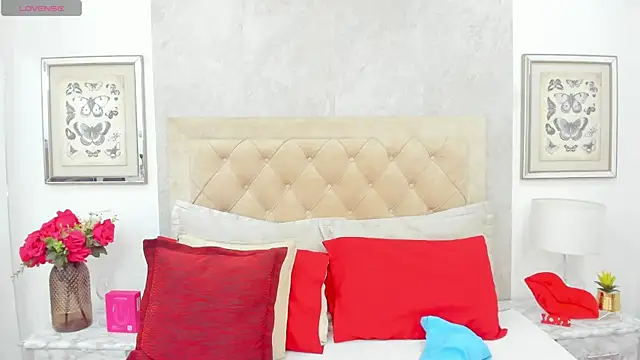 KimberlyBigBoobs online show from April 19, 6:10 pm