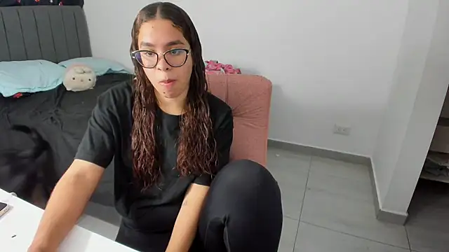 Greciaruiz  online show from October 1, 11:09 pm