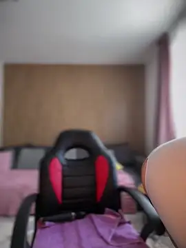 YoungHotMilf97 online show from February 20, 9:11 am