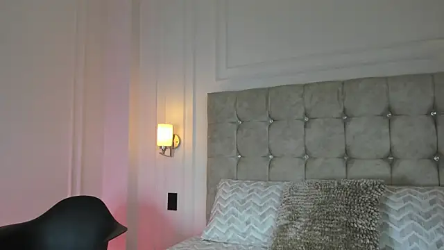 JasmineRoss 1 online show from October 2, 8:25 pm