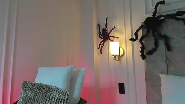 JasmineRoss 1 online show from October 14, 7:05 pm