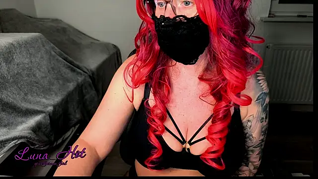 Lunalein online show from April 8, 6:54 pm