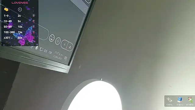 AnahisBennett online show from April 18, 4:37 am