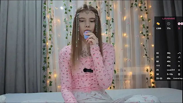 CarolinePepper online show from January 10, 2:00 pm