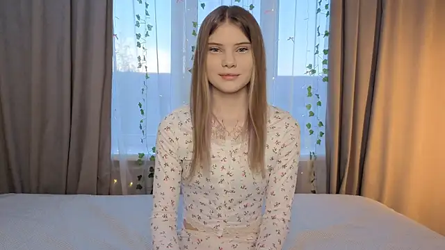 CarolinePepper online show from May 7, 1:37 pm