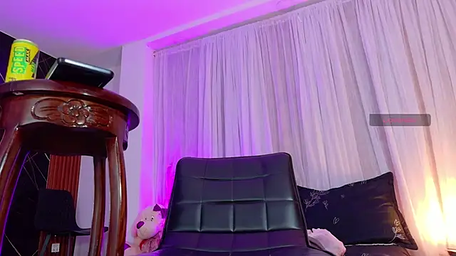 Madison Cambell online show from April 16, 9:39 pm